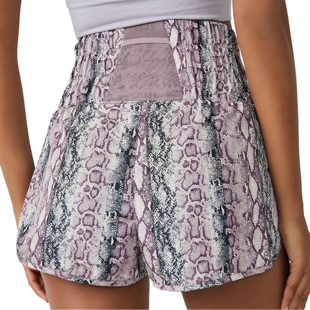 NWT • FP Movement • Women's The Way Home Printed Shorts • Anaconda Venom cbo • 😍 - Picture 4 of 6